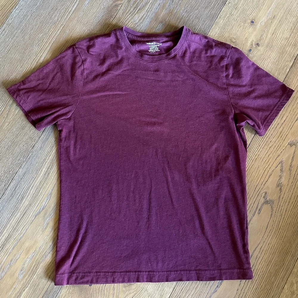 Banana Republic Premium Wash Tee – Burgundy – Men’s Size M